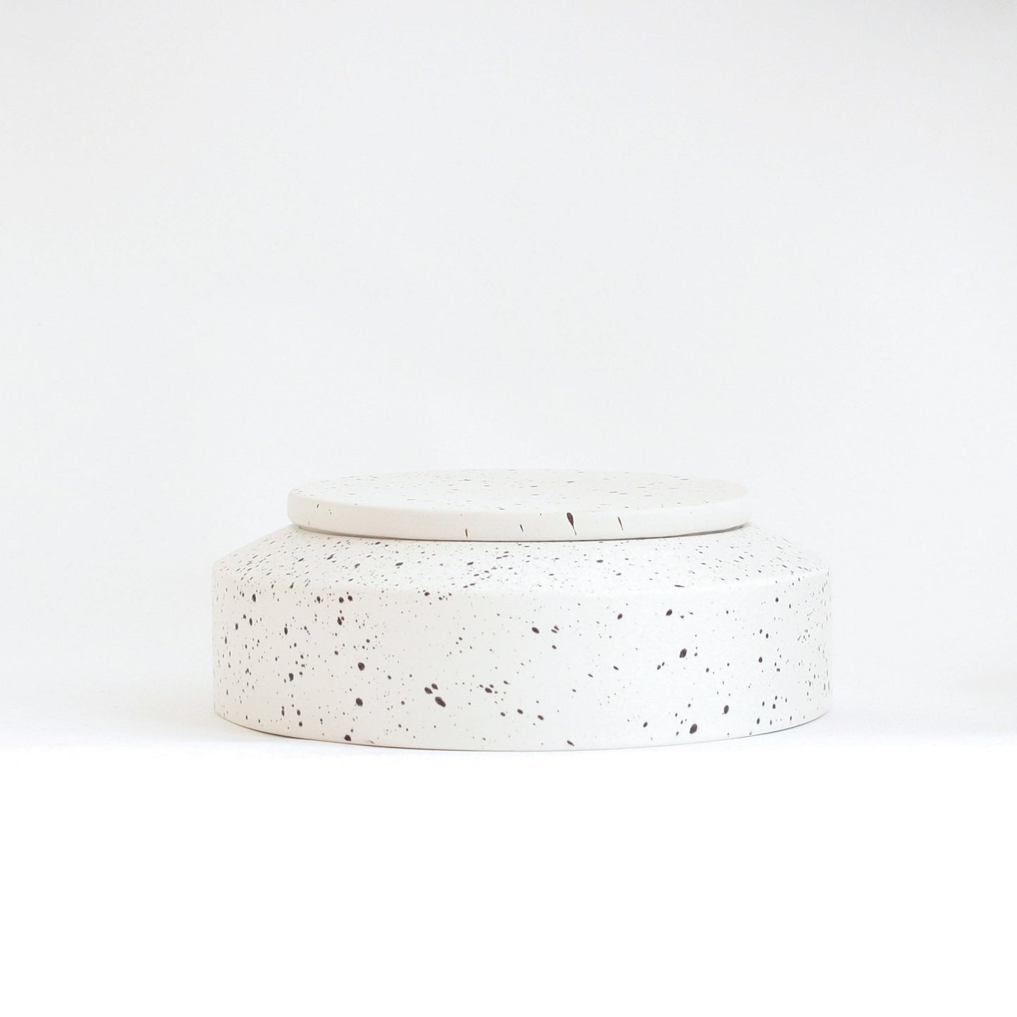 Ads-Ibsen8-Jar with lid - White with burned Brown Dots
