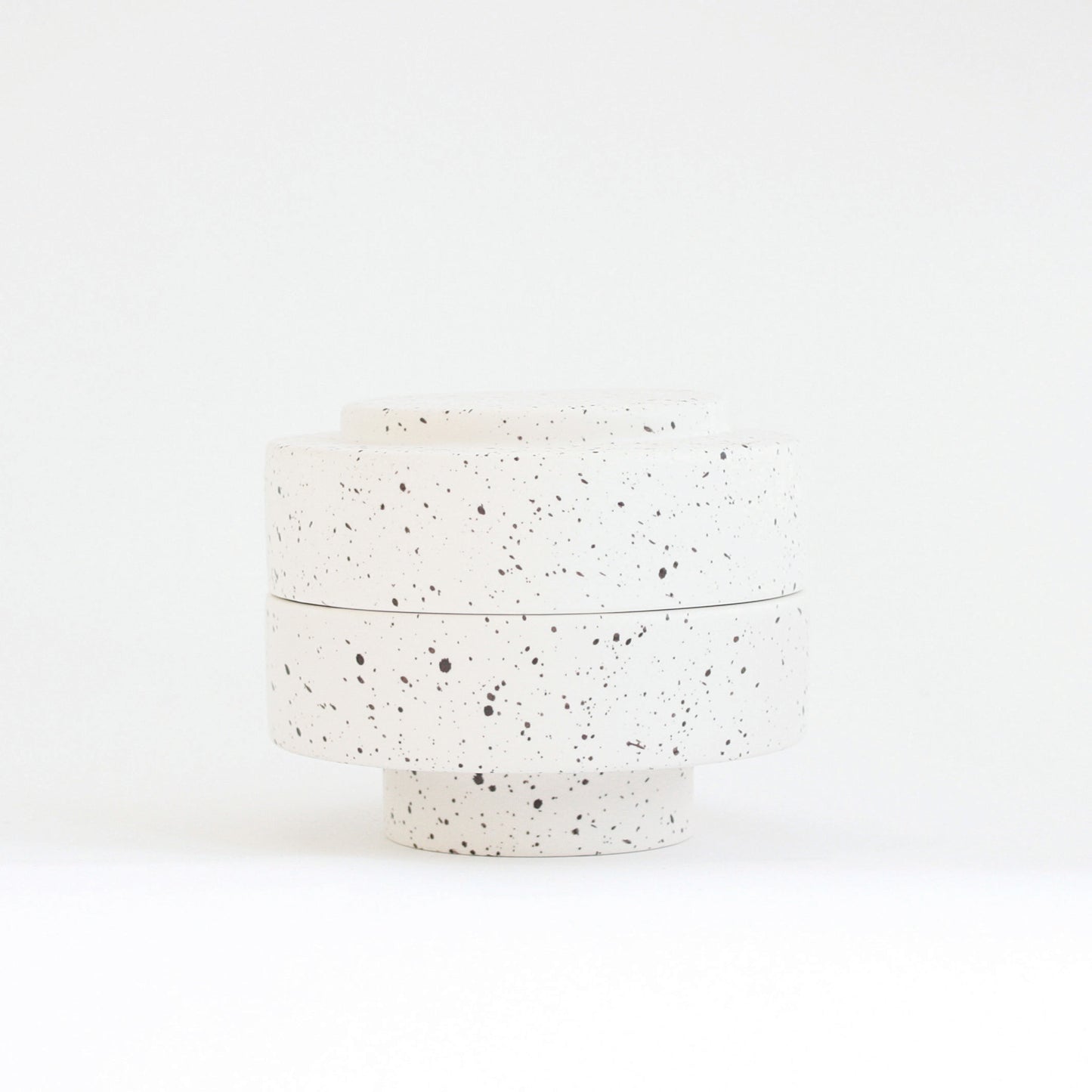 Ads-Karen-Jar with lid - White with burned Brown Dots