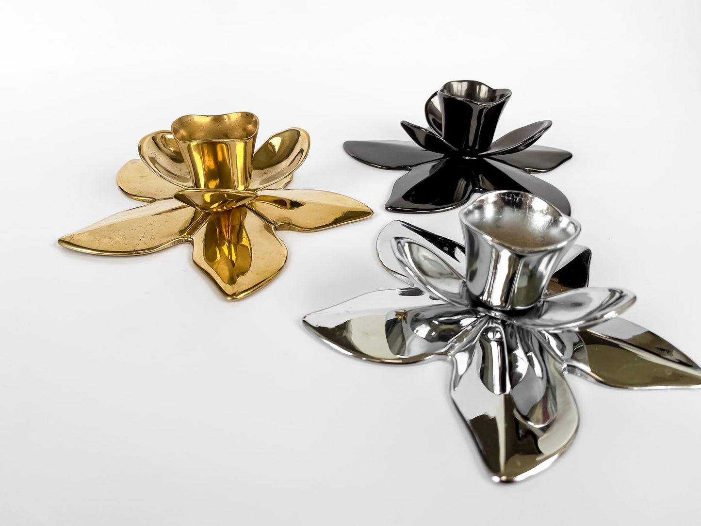 Italian "Flower" Art Deco Candlestick (2.3 cm candle) in Chrome -