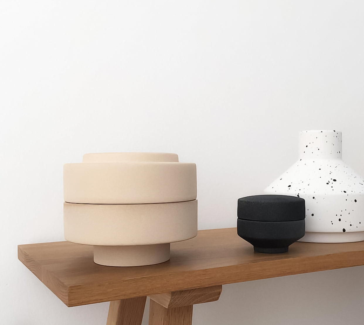 Ads-Karen-Jar with lid - Light Sand Engobe