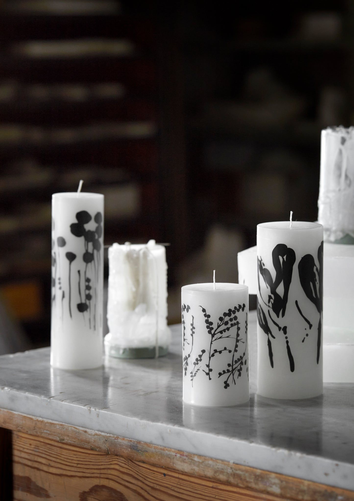 Abstract Flowers - Wild Flowers - Wax Altar Candles 7 cm x 12 cm - Black