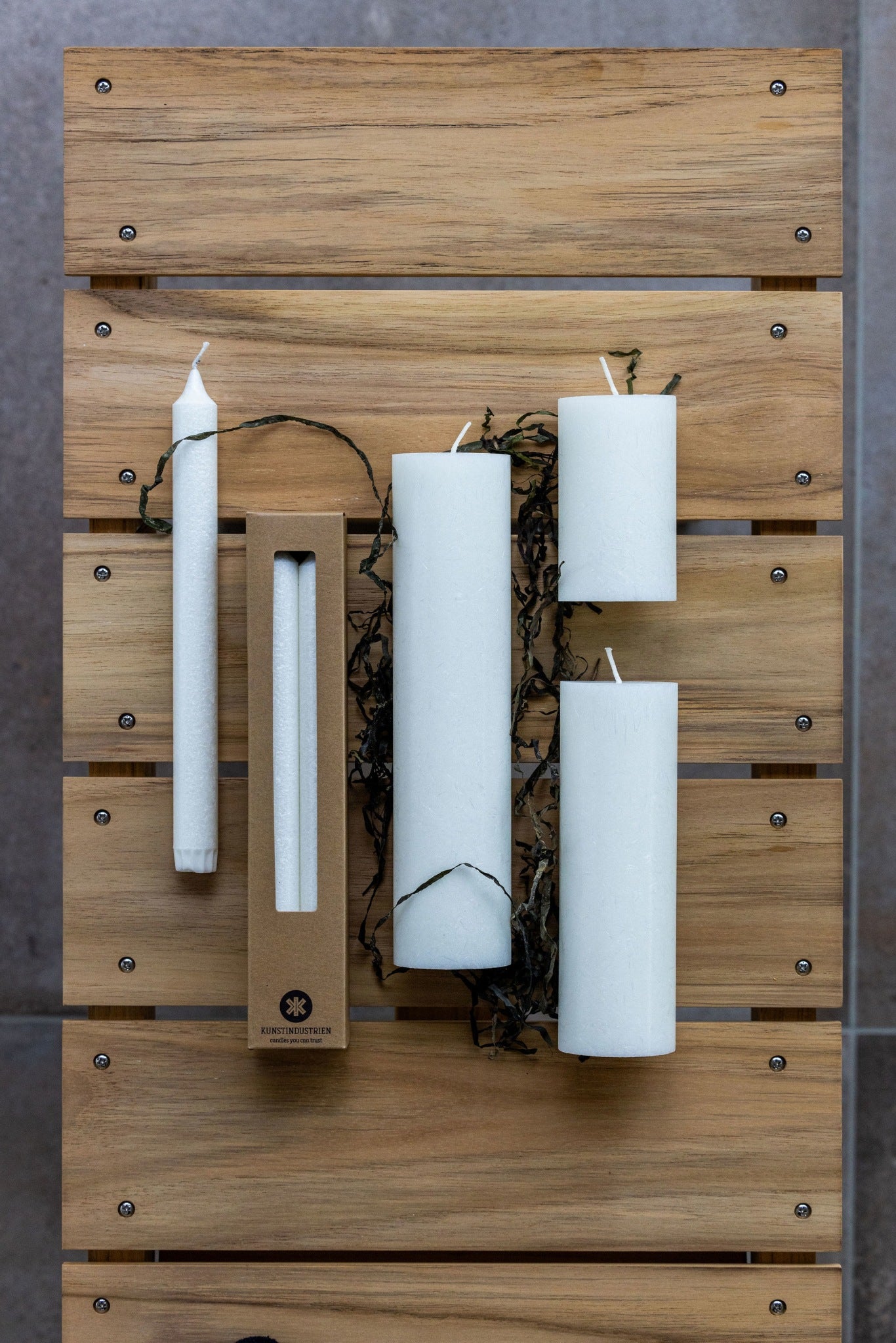 Upcycled olive wax pillar candles 6 cm x 18 cm - White