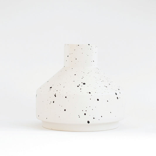 Ads-Emma-Vase - White with burned Brown Dots