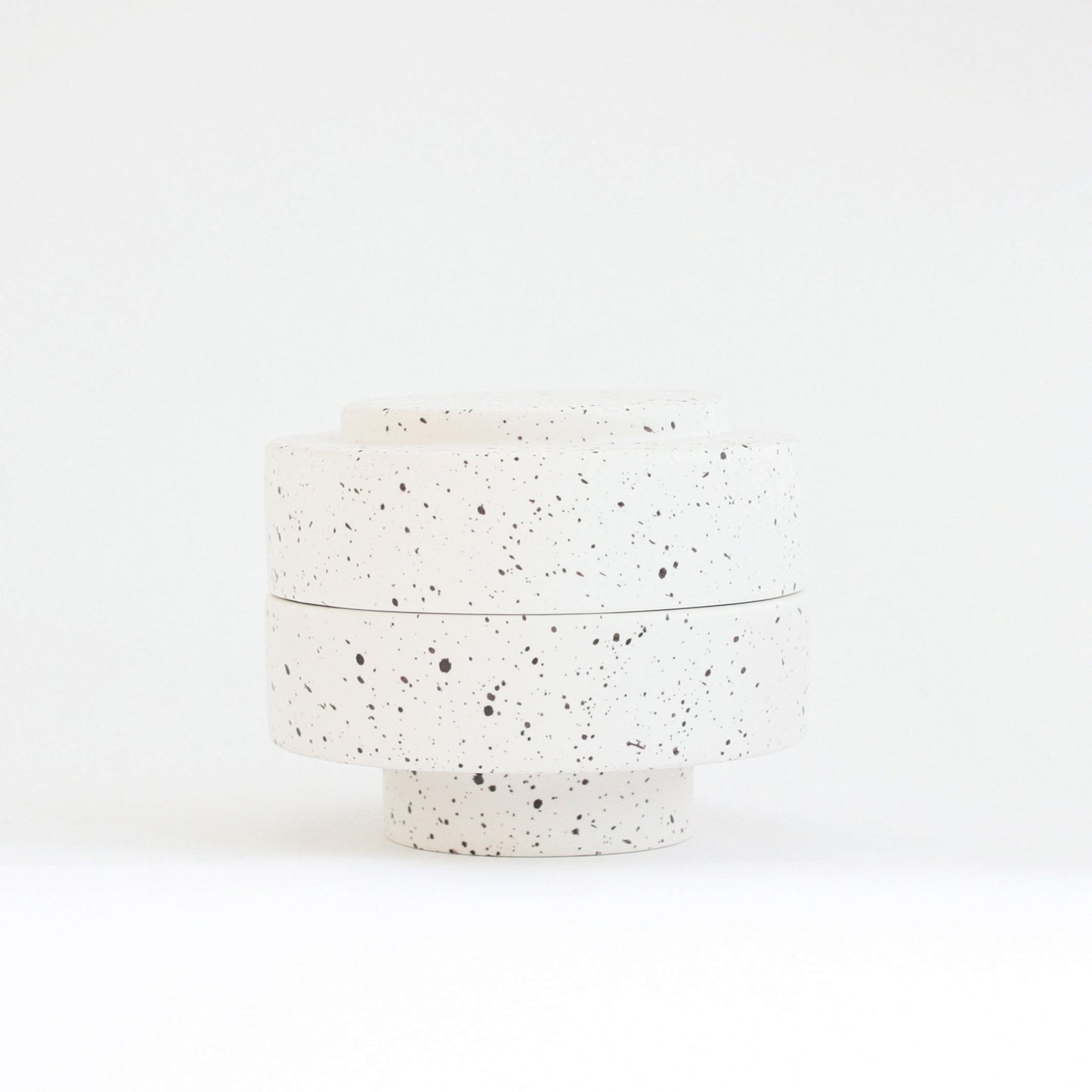 Ads Karen Jar with lid - White with burned Brown Dots